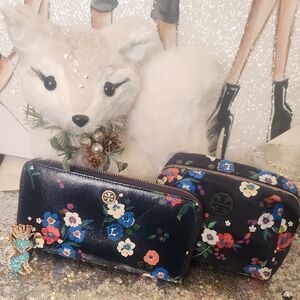 Tory Burch Navy Floral Wallet and Cosmetic Bag With Bag Charm Bundle NWT